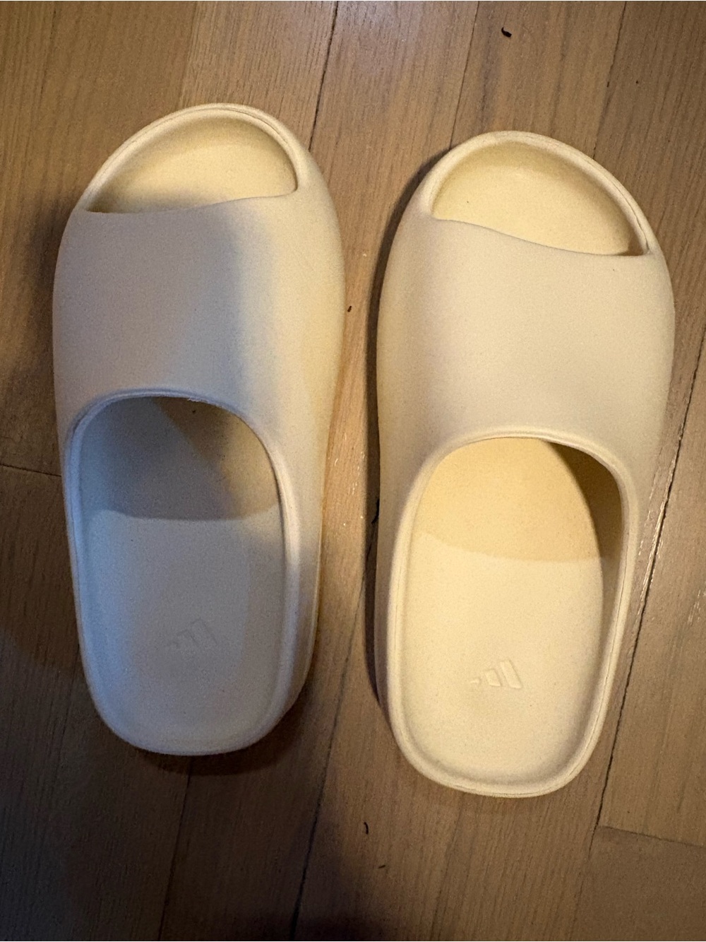 adidas YEEZI Slides in Cream. Great condition. Size 5.5 men, 7 women.